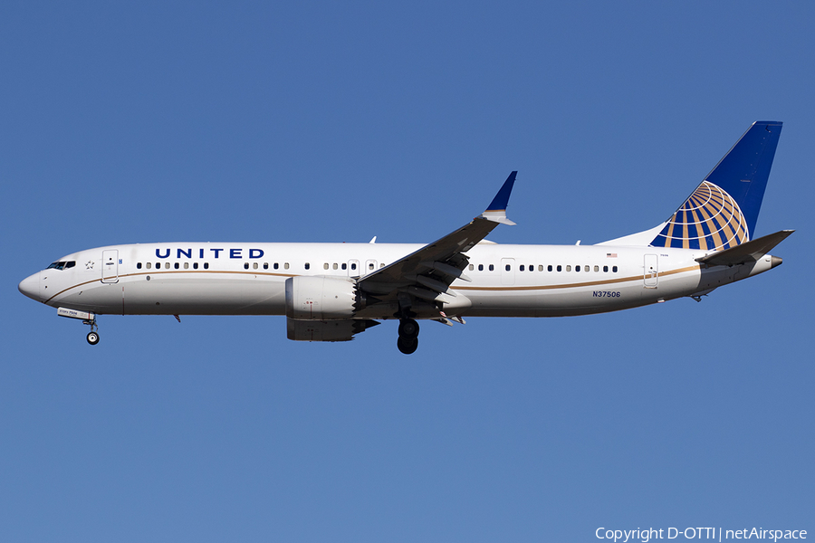 United Airlines Boeing 737-9 MAX (N37506) | Photo 539743