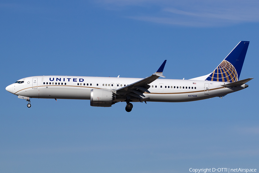 United Airlines Boeing 737-9 MAX (N37508) | Photo 547810