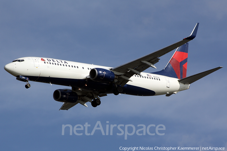 Delta Air Lines Boeing 737-8H4 (N3752) | Photo 127038
