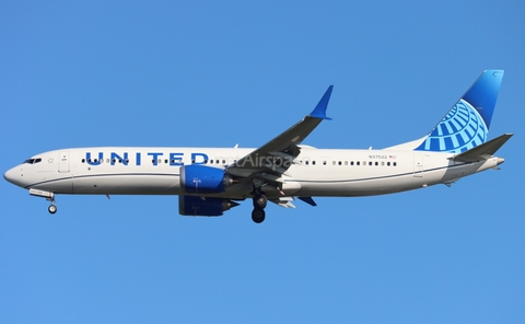 United Airlines Boeing 737-9 MAX (N37522) at  Tampa - International, United States