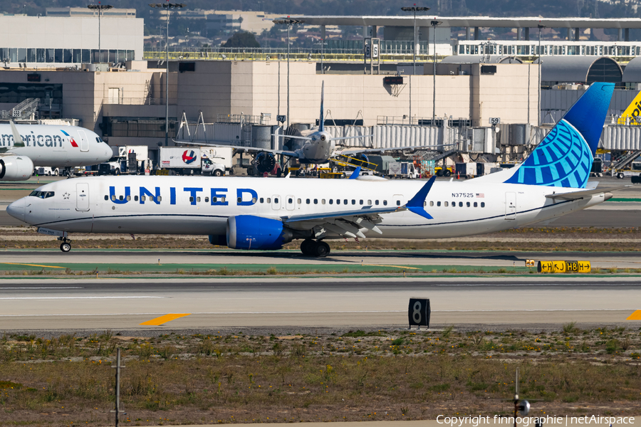 United Airlines Boeing 737-9 MAX (N37525) | Photo 598056