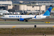 United Airlines Boeing 737-9 MAX (N37525) at  Los Angeles - International, United States