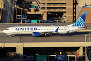United Airlines Boeing 737-9 MAX (N37527) at  Phoenix - Sky Harbor, United States