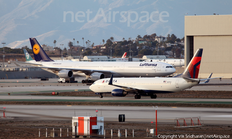 Delta Air Lines Boeing 737-832 (N3753) | Photo 96839