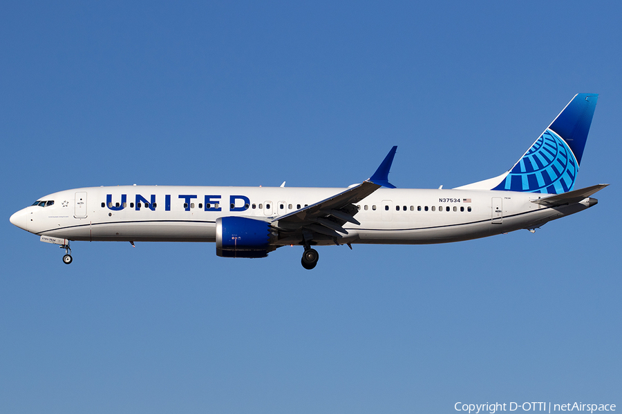 United Airlines Boeing 737-9 MAX (N37534) | Photo 553483