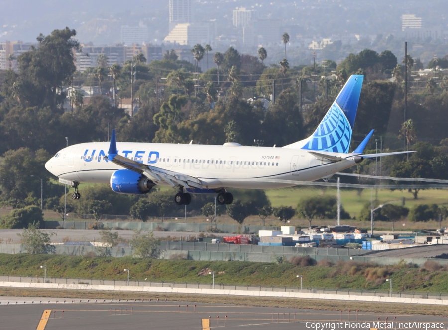 United Airlines Boeing 737-9 MAX (N37540) | Photo 615470