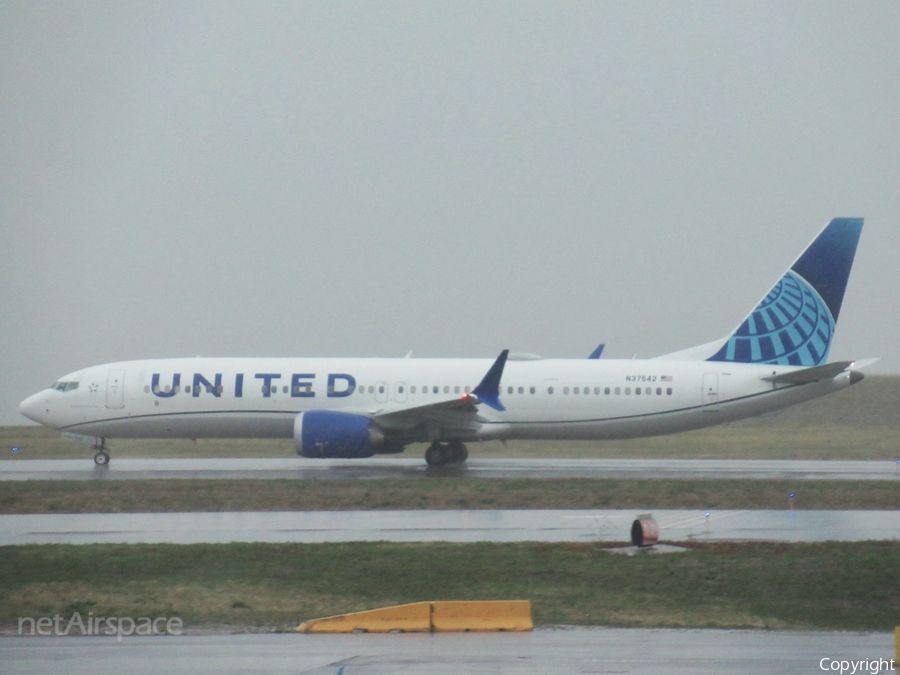 United Airlines Boeing 737-9 MAX (N37542) | Photo 624589