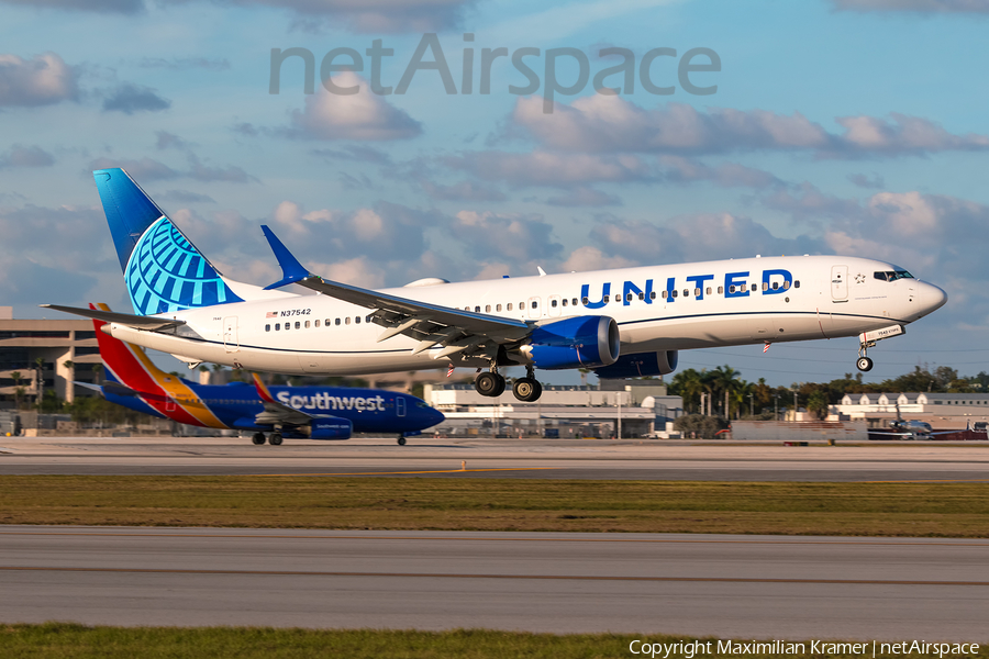 United Airlines Boeing 737-9 MAX (N37542) | Photo 603162