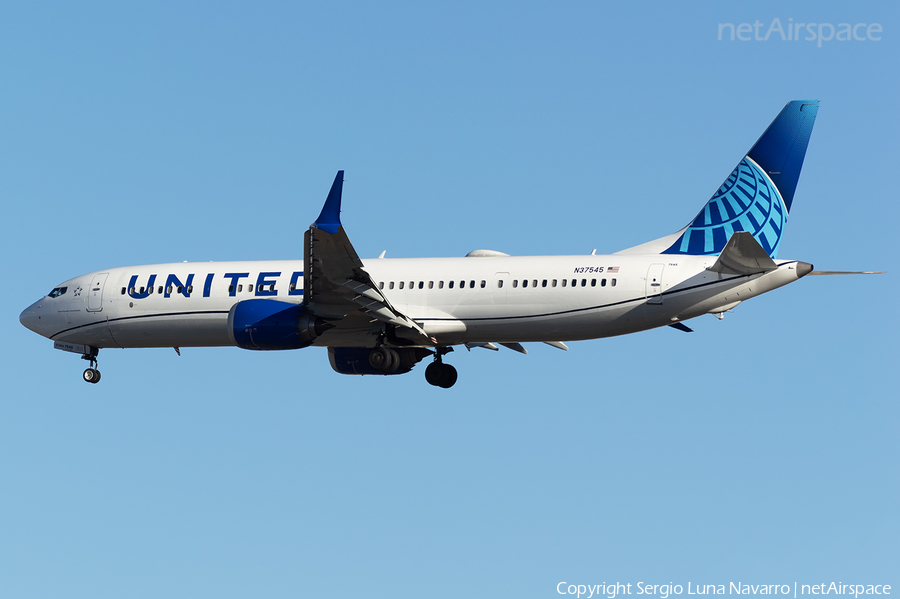 United Airlines Boeing 737-9 MAX (N37545) | Photo 626704