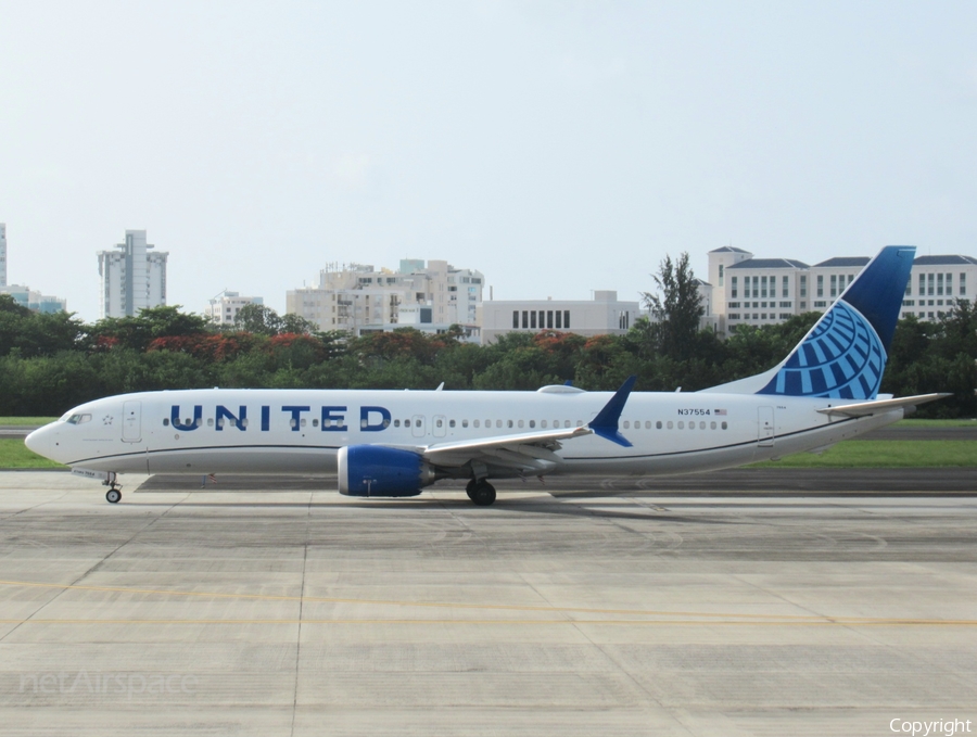 United Airlines Boeing 737-9 MAX (N37554) | Photo 579554