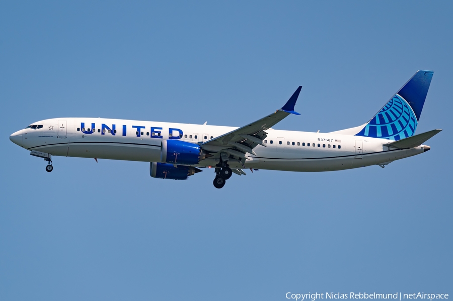 United Airlines Boeing 737-9 MAX (N37567) | Photo 680854