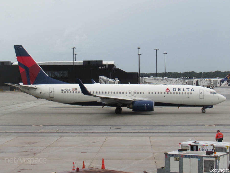 Delta Air Lines Boeing 737-832 (N3757D) | Photo 401499