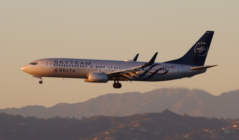 Delta Air Lines Boeing 737-832 (N3758Y) at  Los Angeles - International, United States