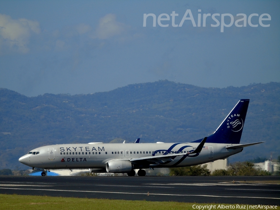 Delta Air Lines Boeing 737-832 (N3758Y) | Photo 207412