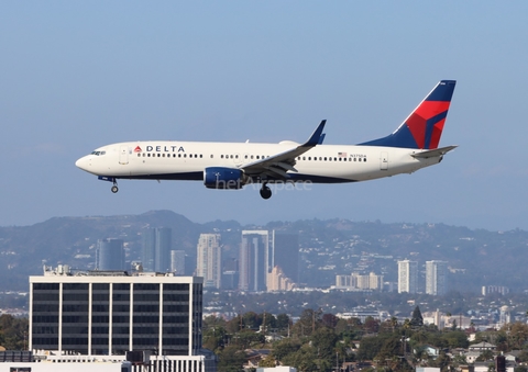 Delta Air Lines Boeing 737-832 (N375DA) at  Los Angeles - International, United States