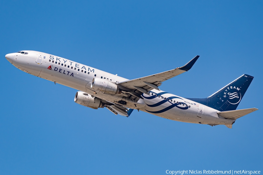 Delta Air Lines Boeing 737-832 (N3761R) | Photo 677459