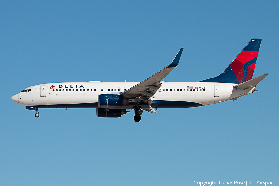 Delta Air Lines Boeing 737-832 (N3762Y) | Photo 274926