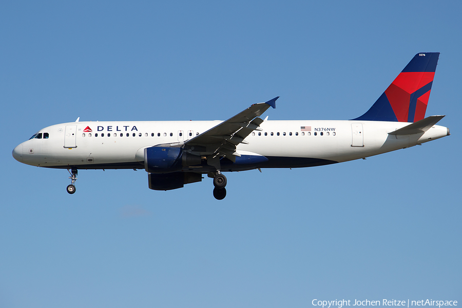 Delta Air Lines Airbus A320-212 (N376NW) | Photo 38445