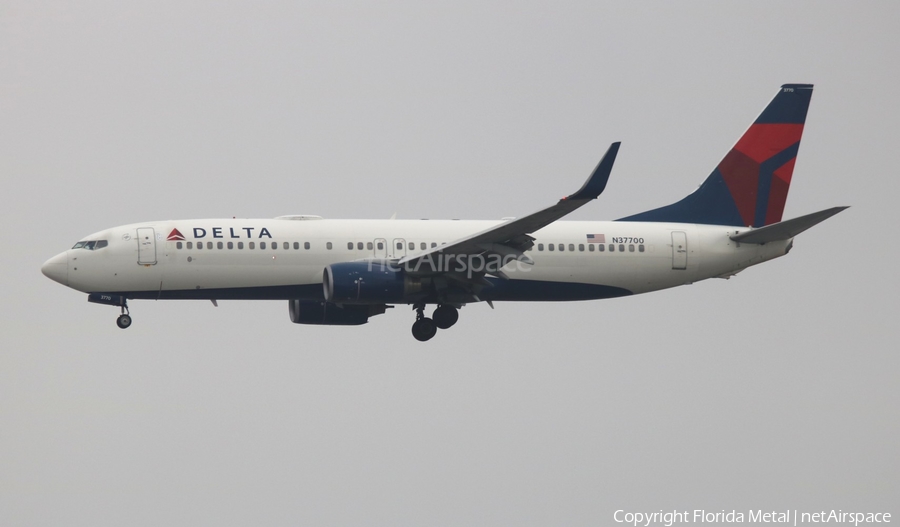 Delta Air Lines Boeing 737-832 (N37700) | Photo 380974