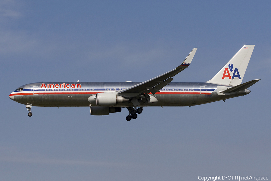 American Airlines Boeing 767-323(ER) (N377AN) | Photo 278414