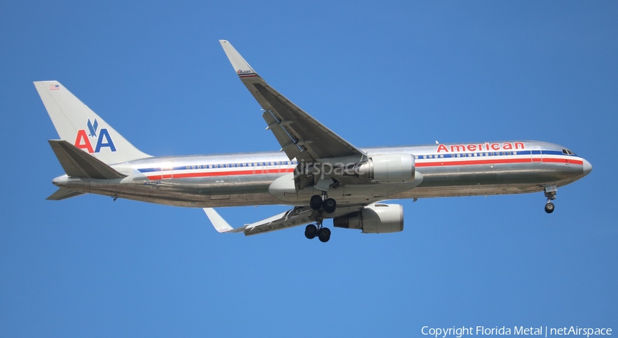 American Airlines Boeing 767-323(ER) (N377AN) | Photo 581465