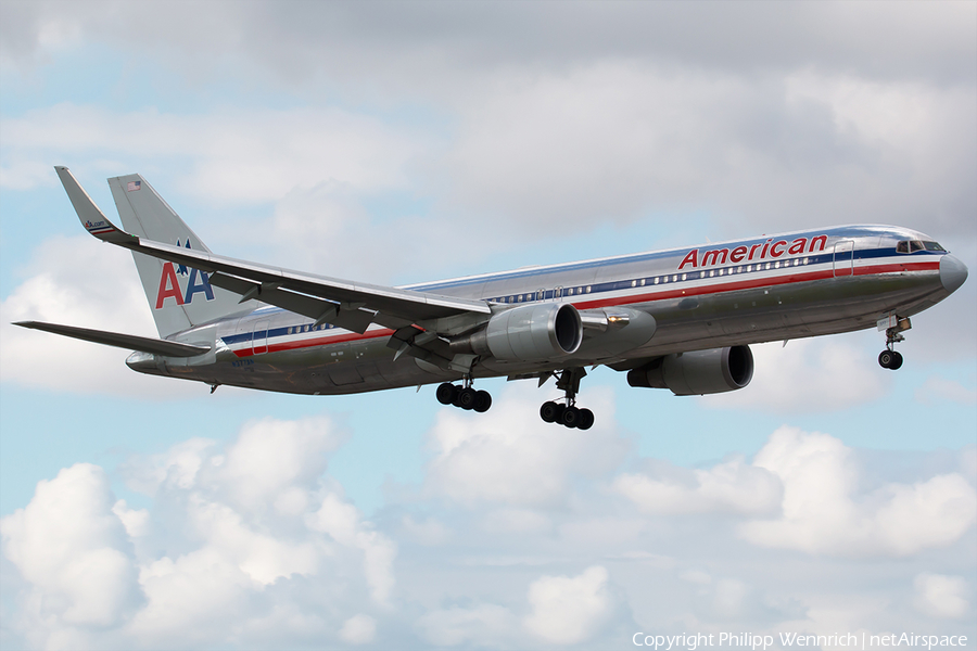 American Airlines Boeing 767-323(ER) (N377AN) | Photo 137739