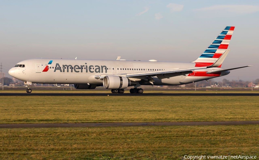 American Airlines Boeing 767-323(ER) (N379AA) | Photo 290209