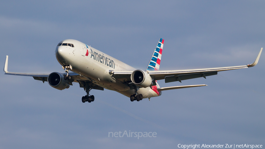 American Airlines Boeing 767-323(ER) (N379AA) | Photo 118951