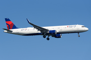 Delta Air Lines Airbus A321-211 (N380DN) at  New York - John F. Kennedy International, United States