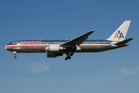 American Airlines Boeing 767-323(ER) (N381AN) at  Rome - Fiumicino (Leonardo DaVinci), Italy