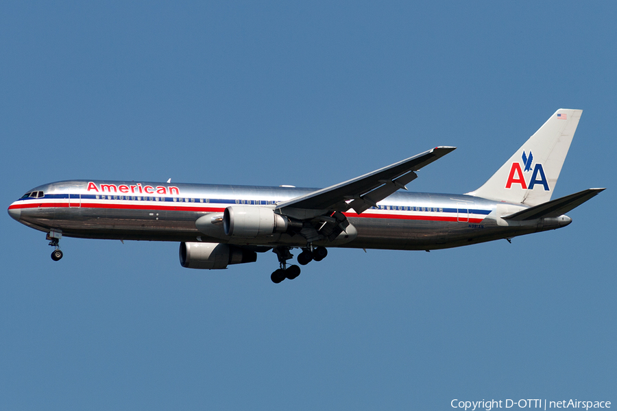 American Airlines Boeing 767-323(ER) (N381AN) | Photo 175922