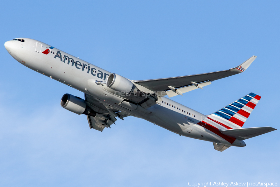 American Airlines Boeing 767-323(ER) (N382AN) | Photo 139004