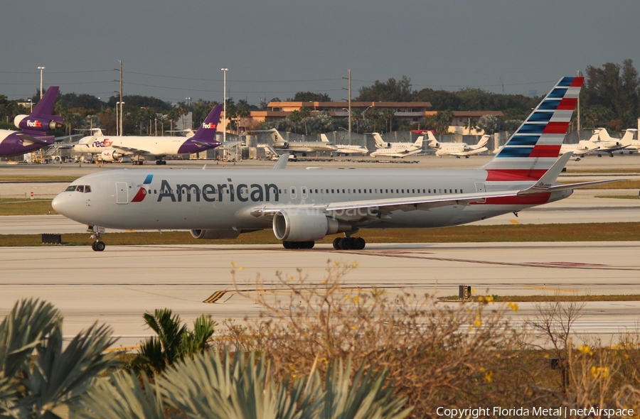 American Airlines Boeing 767-323(ER) (N382AN) | Photo 581515