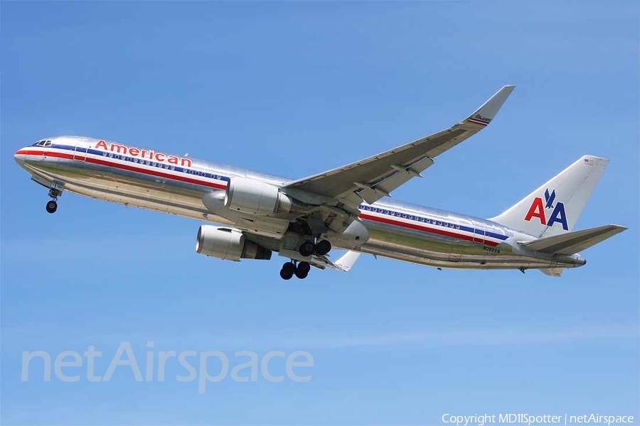 American Airlines Boeing 767-323(ER) (N382AN) | Photo 10754