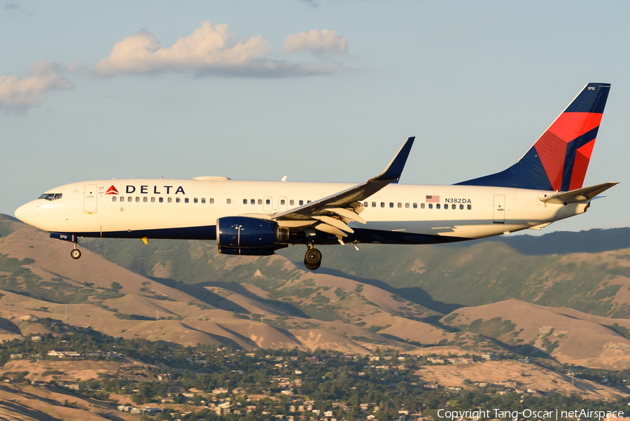 Delta Air Lines Boeing 737-832 (N382DA) | Photo 459737