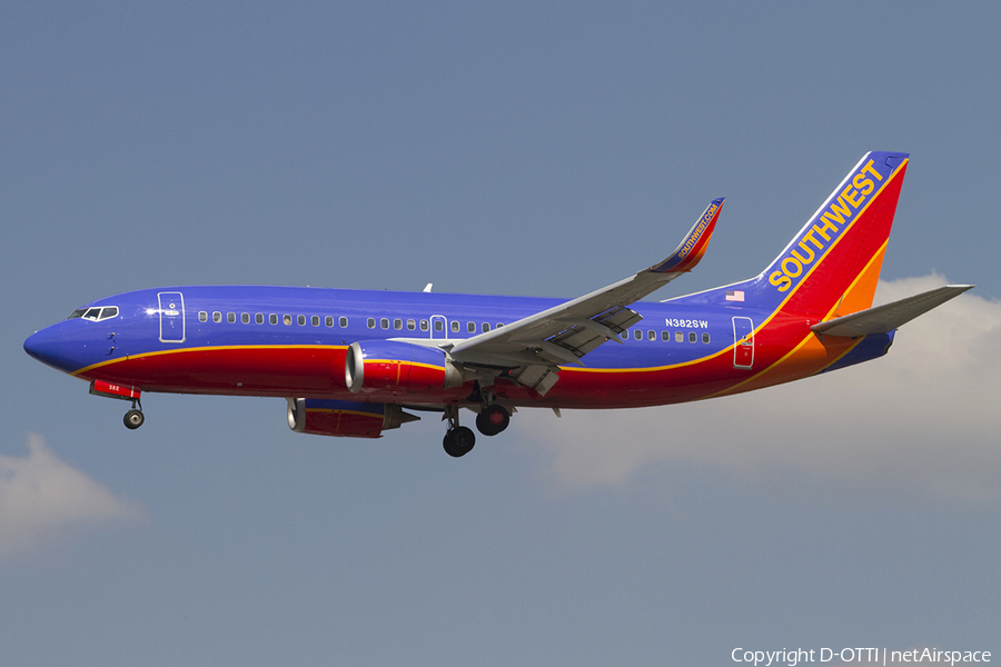 Southwest Airlines Boeing 737-3H4 (N382SW) | Photo 337991