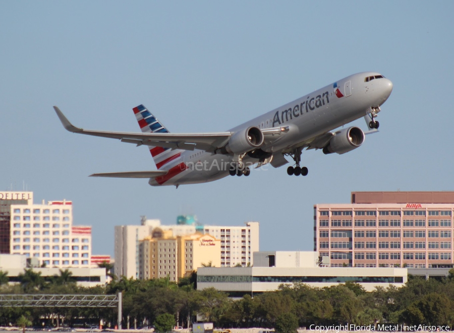 American Airlines Boeing 767-323(ER) (N383AN) | Photo 300344