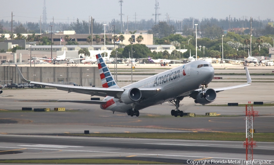 American Airlines Boeing 767-323(ER) (N383AN) | Photo 611589