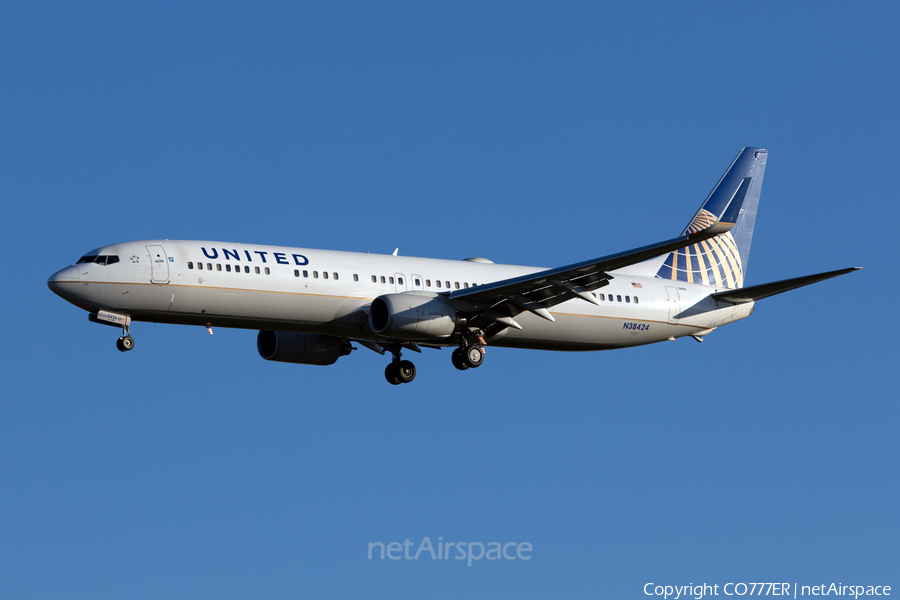 United Airlines Boeing 737-924(ER) (N38424) | Photo 18704