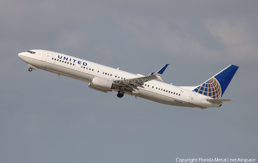 United Airlines Boeing 737-924(ER) (N38424) | Photo 380983