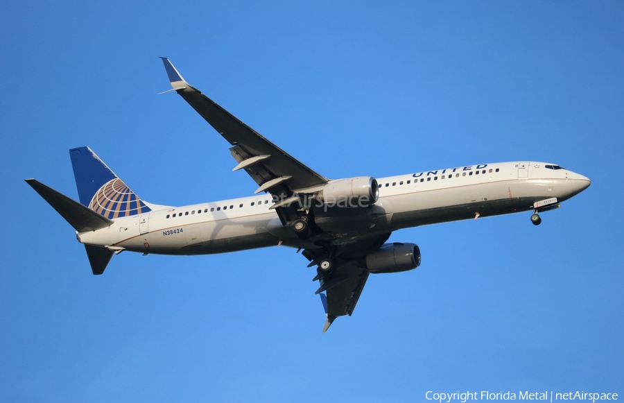 United Airlines Boeing 737-924(ER) (N38424) | Photo 380984