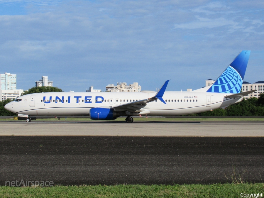 United Airlines Boeing 737-924(ER) (N38424) | Photo 485773