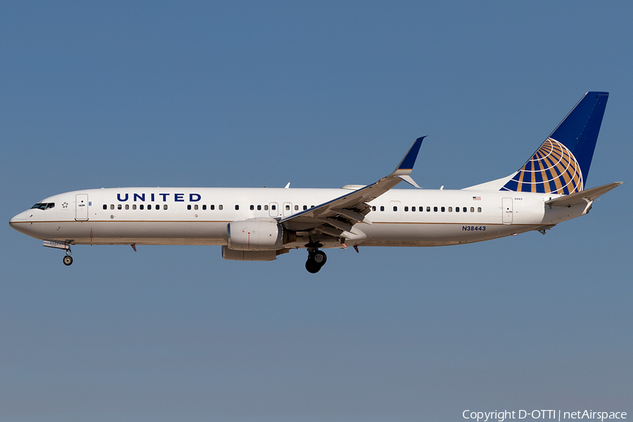 United Airlines Boeing 737-924(ER) (N38443) | Photo 201155