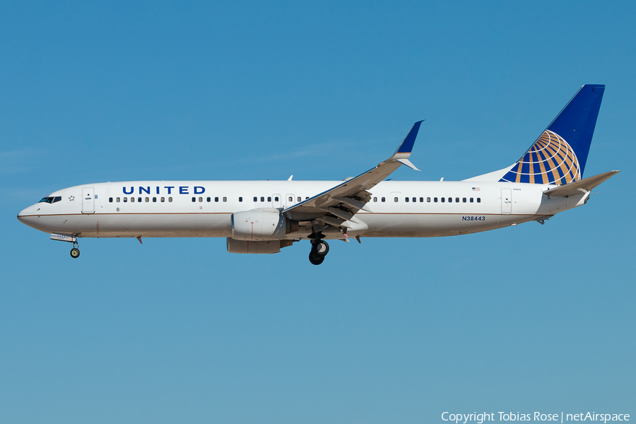 United Airlines Boeing 737-924(ER) (N38443) | Photo 332605