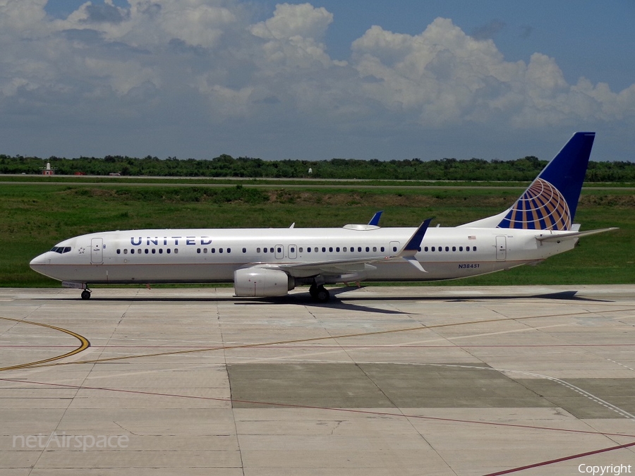 United Airlines Boeing 737-924(ER) (N38451) | Photo 107054