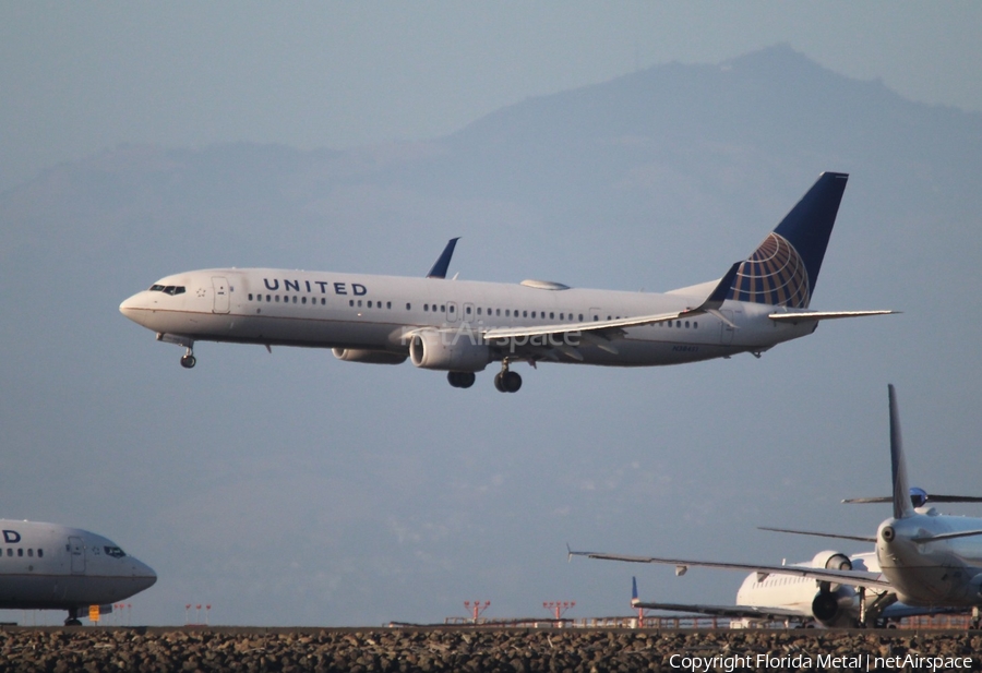 United Airlines Boeing 737-924(ER) (N38451) | Photo 310946