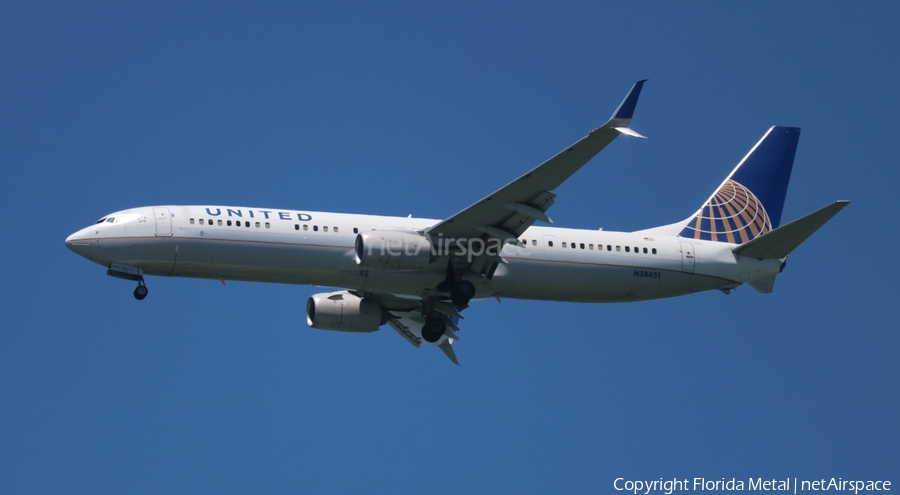 United Airlines Boeing 737-924(ER) (N38451) | Photo 380986