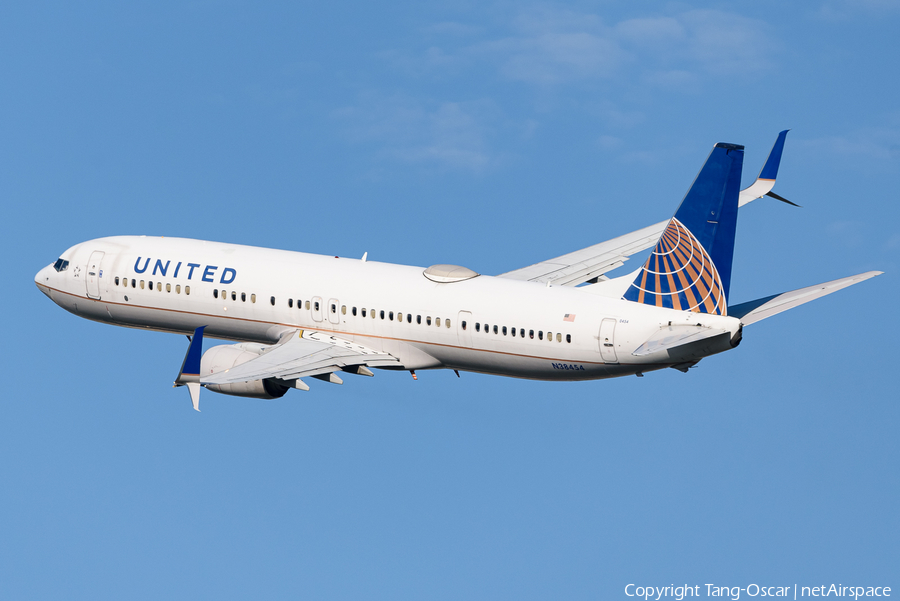 United Airlines Boeing 737-924(ER) (N38454) | Photo 468871