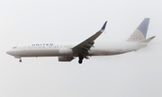 United Airlines Boeing 737-924(ER) (N38454) at  Los Angeles - International, United States