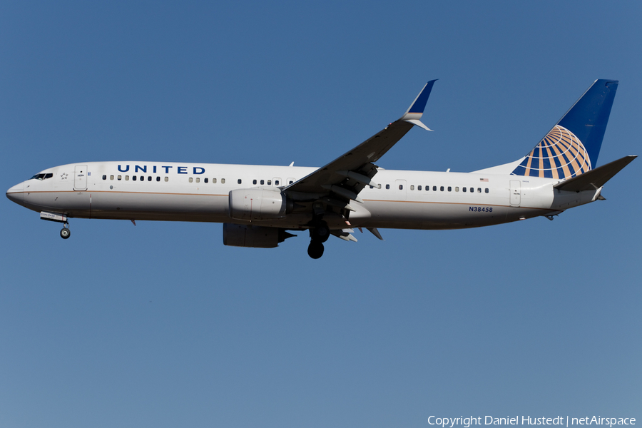 United Airlines Boeing 737-924(ER) (N38458) | Photo 446152